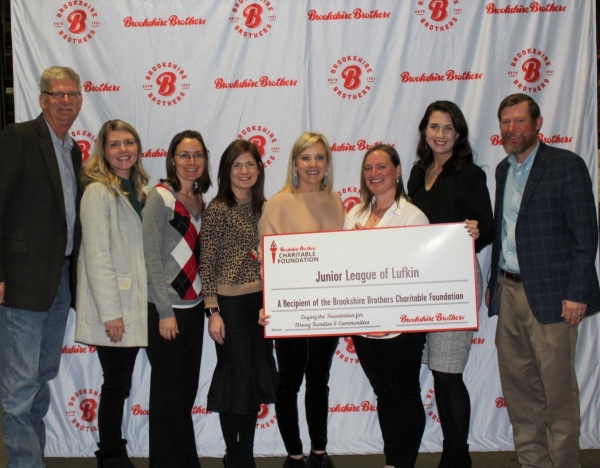 Junior League of Lufkin receiving a grant from the Brookshire Brothers Charitable Foundation